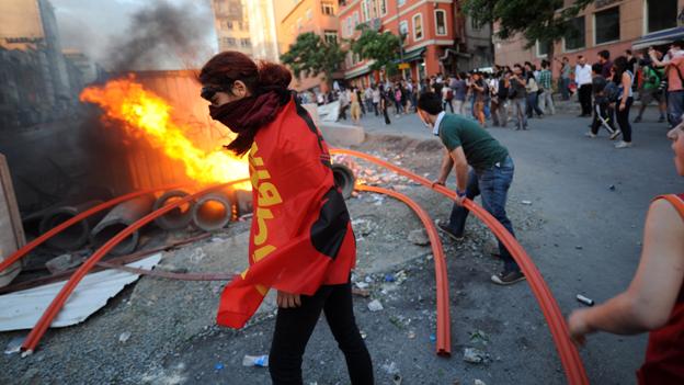 إصابة العشرات خلال فض الشرطة لمظاهرات بتركيا