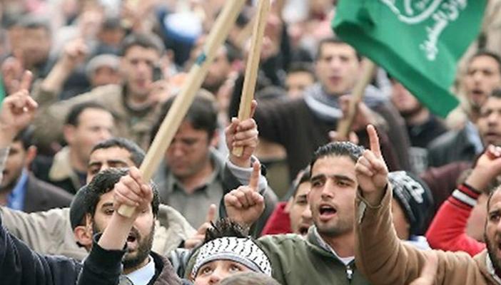 شباب الإخوان: كل قيادات الجماعة المتصارعة فاشلة