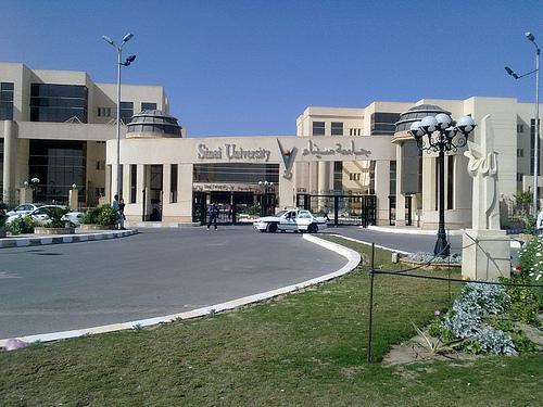 اصابة 3 طالبات بالعريش بتسمم غذائي