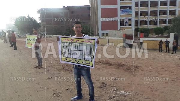 سلسلة بشرية لحركة 7 الصبح بالرملة ببنها رفضًا للانقلاب