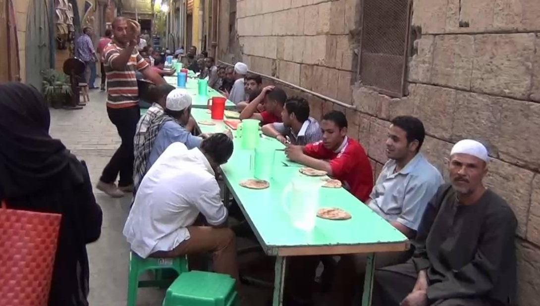 أوقاف أسوان تمنع إقامة الموائد الرمضانية داخل حرم المساجد