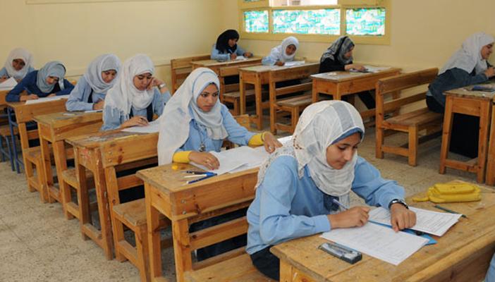 بعد فضيحة الغش بالمحمول.. إلغاء انتداب 200 مراقب بالثانوية الأزهرية
