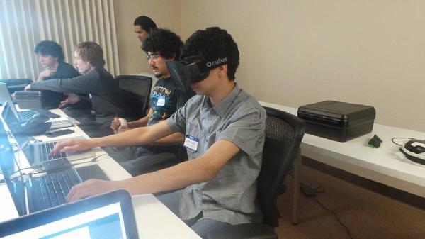 بالصور| المخترع الصغير يواصل اكتشافاته خارج الحدود المصرية