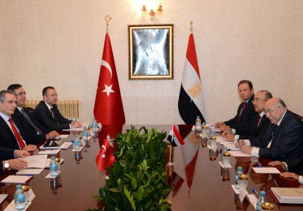 هكذا أجبرت “قلّة الحيلة” النظام المصري على استجداء الأتراك