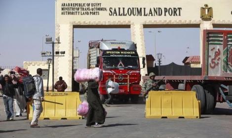 استئناف حركة الشاحنات بين مصر وليبيا بعد 14 يومًا من الإغلاق