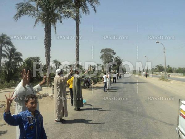 سلسلة بشرية ضد الانقلاب بمركز ببا محافظة بني سويف