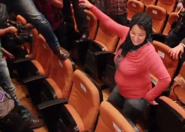 فيديو | رقص في اللجنة العليا للانتخابات دون اعتراض القضاة