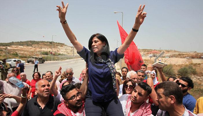 بعد إطلاق سراحها.. تعرف على الناشطة الفلسطينية خالدة جرار