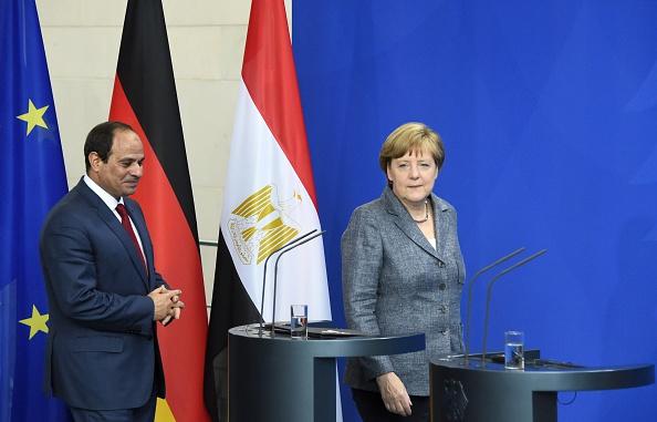 بالفيديو.. سيد علي: تصفيق الصحفيين بمؤتمر السيسي “عيب ومايصحش”