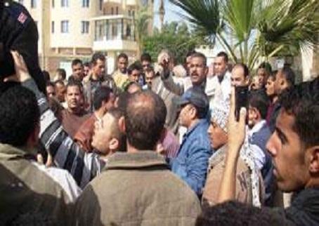 احتجاجات لمعلمي الأجر بديوان محافظة قنا