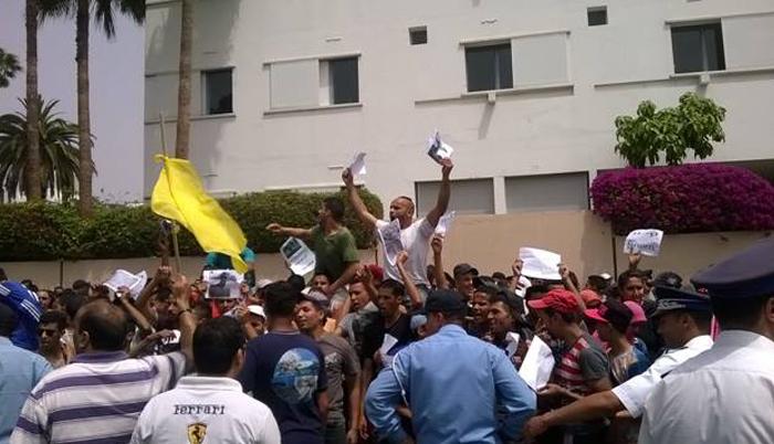 تظاهر عشرات المغاربة أمام سفارة فرنسا احتجاجا على مشهد “فيمن”