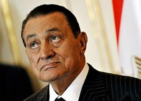 “المخلوع” يضحك بعد وصف دفاع الفرماوى له بـ”المرحوم”