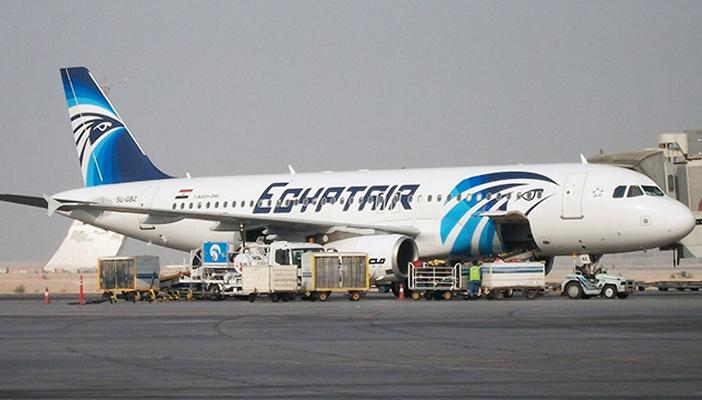 طائرة مصرية تهبط اضطراريًا بمطار في المدينة بعد كسر زجاجها الأمامي