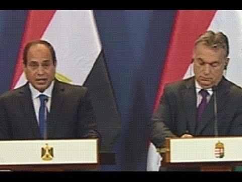 بالفيديو.. رئيس وزراء المجر ينشغل بالكتابة أثناء حديث السيسي