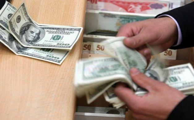 في أول أيام رمضان.. الدولار يتراجع مسجلًا 10.65 جنيه للبيع