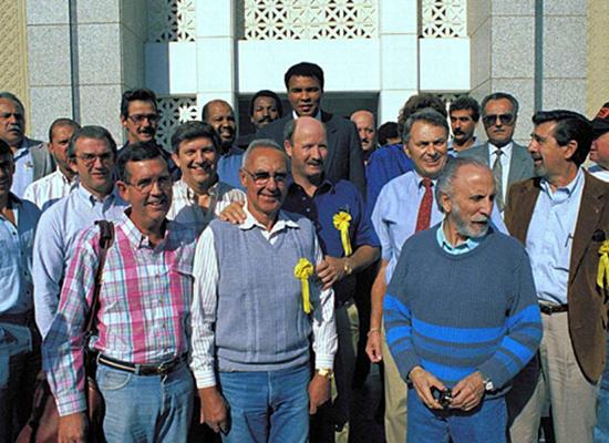 بالفيديو.. صدام حسين يلبي طلب “كلاي” ويفرج عن المحتجزين الأميركيين