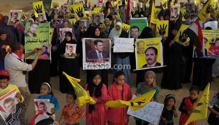 بالصور.. سلاسل بشرية بالمحافظات تنديدًا للاعتقالات العشوائية