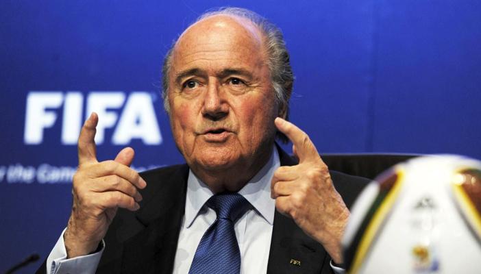 “بلاتر”: فضلت التنحي برغبتي بدلًا من التعرض لأي ضغوط