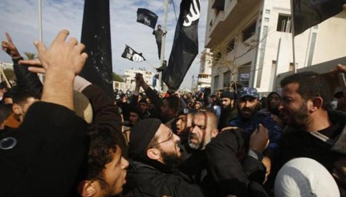 أزمة في غزة.. ظهور داعش يقلق حماس .. وفتح تعتبرها “تكسير عظام”