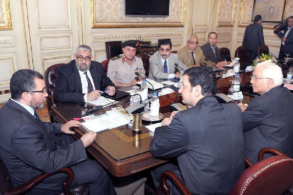 رئيس الوزراء يبحث جهود مكافحة تهريب المواد البترولية