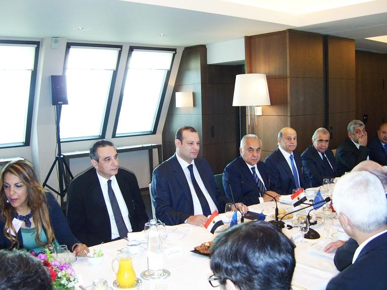 وزير الصناعة : “”Think Tankلوضع رؤية اقتصادية شاملة