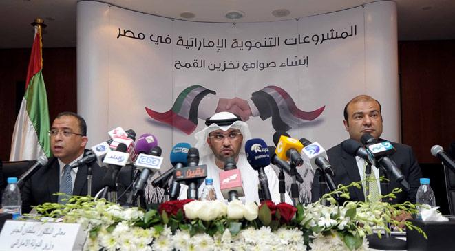 رغم العجز في مصر..شركات تابعة للجيش تبني صوامع قمح للإمارات