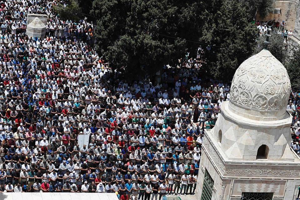 بالصور.. أجواء المسجد الأقصى في الجمعة الثانية من شهر رمضان