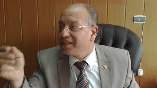 نقيب محاموا بورسعيد يطالب بإلغاء صلاحيات مرسي في شرق التفريعة