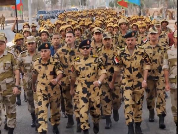 بالفيديو..السيسي يمارس مع الصاعقة التدريبات اليوم