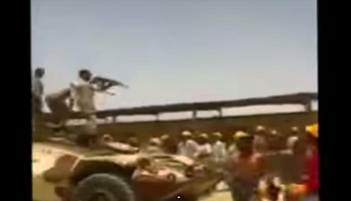 بالفيديو: لواء يتفاوض مع عمال سيناء بعد مقتل زميلهم بنيران الجيش