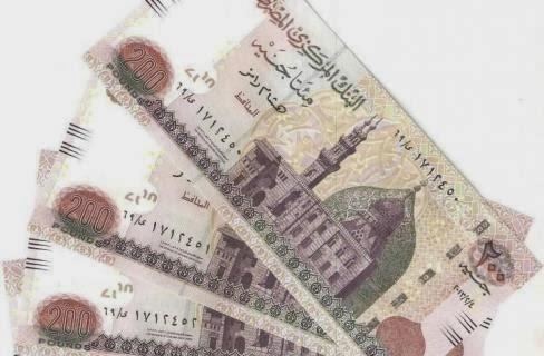 بالصور.. تعرّف على طريقة كشف الـ “200 جنيه المزورة” بدقة