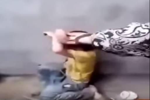 بالتفاصيل.. تعرّف على حقيقة “فيديو” تعذيب طفل مسلم في بورما