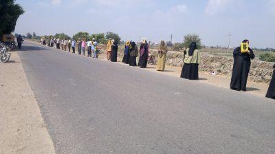 سلسلة بشرية بفاقوس الشرقية رفضا لتنصيب السيسي