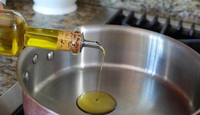 8 علامات للتخلص من زيت القلي