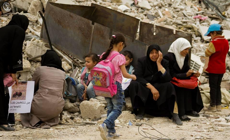 بعد السماح بدخول مساعدات.. النظام السوري يقصف داريا بالبراميل المتفجرة