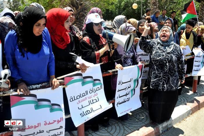 “المرأة تريد إنهاء الانقسام” شعار مظاهرة نسائية في غزة