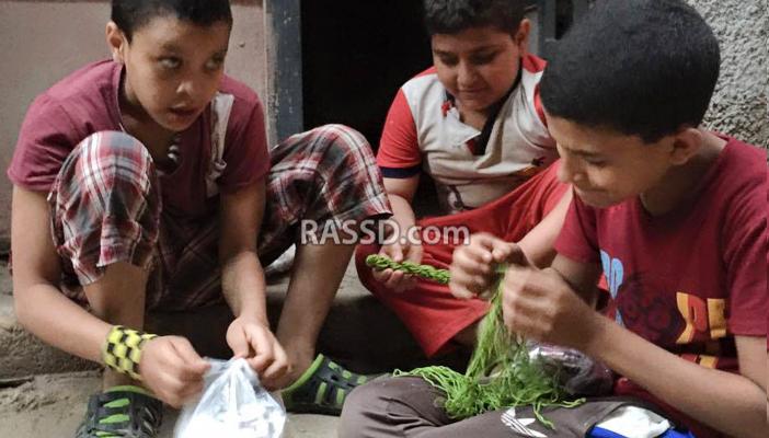 أطفال الهرم يستقبلون رمضان بتعليق الزينة والفوانيس في الشوارع