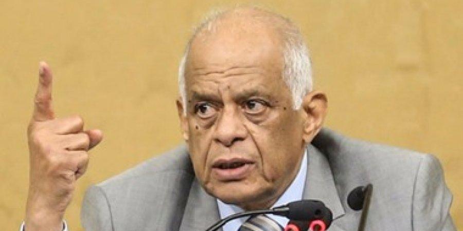 عبد العال: الذين باعوا الأرض اشتروا شققا في باريس وسيارات بالملايين