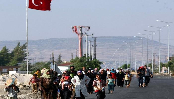 رغم إغلاق الحدود.. لاجئو سوريا يعبرون إلى تركيا