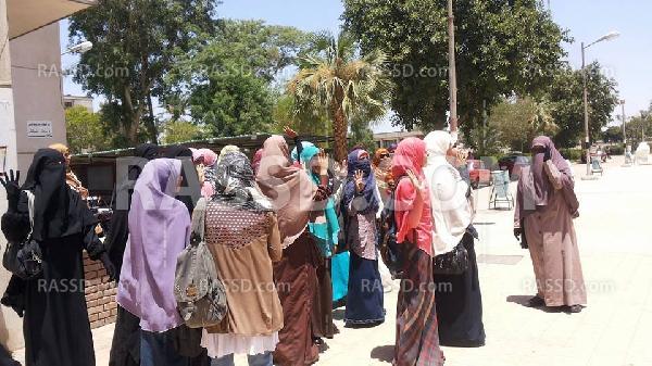 مسيرة لطالبات أسيوط تنديدًا بالاعتداء على فتيات سجن القناطر