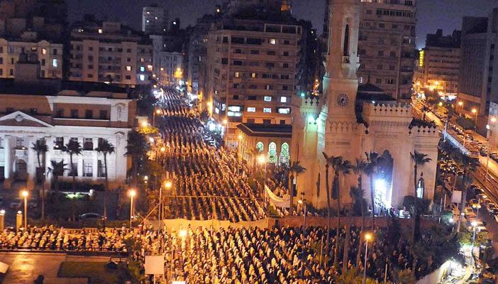 “ميدل إيست”: 17 مليون مسلم في القاهرة يصلون التراويح في 196 مسجدًا فقط