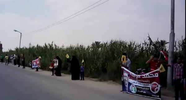 سلسلة بشرية بالإسماعلية تنديدا بتعذيب المعتقلات داخل السجون