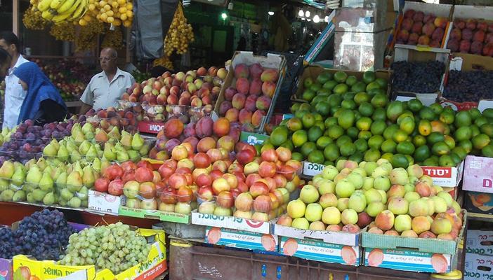 انخفاض بأسعار الذهب وارتفاع الخضروات والفاكهة واستقرار الدولار