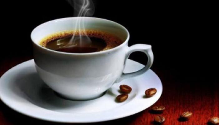 تناول القهوة..إهمال الإفطار..فتح البريد الإلكتروني.. 3 أسباب تضر بصحتك