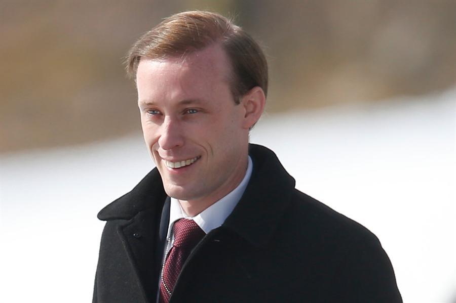 مستشار هيلاري كلينتون: إيران أول دولة يختارها ترامب لشن عمل عسكري