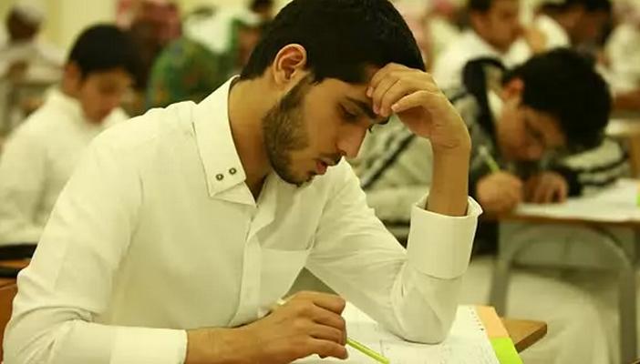 استمرارًا لمسلسل التسريب.. “فرنساوي” الثانوية الأزهرية على “فيس بوك”