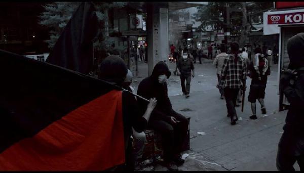 كتيبة “المشاغبين” تقطع كوبرى أكتوبر