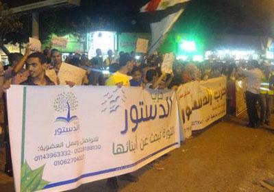 سلاسل بشرية لـ”الدستور”على كوبرى أكتوبر ضمن حملة”فاشلون”