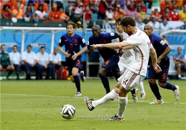 “روبين” يتقدم لهولندا على إسبانيا في الدقيقة 52