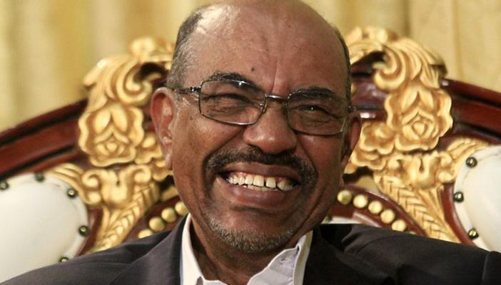 دبلوماسي مصري: “البشير” لديه حصانة.. وقرار استيقافه “مُسيس”